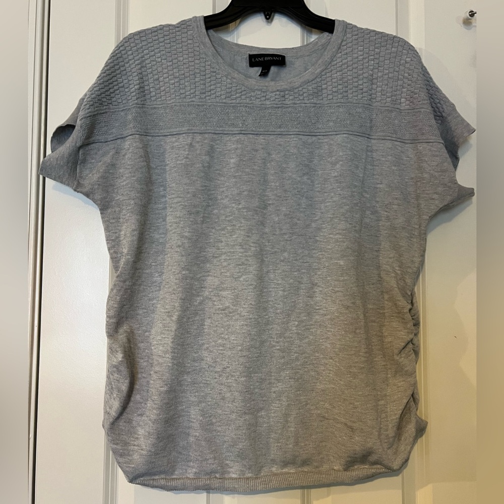 Pre-Loved Lane Bryant crew neck, short sleeve sweater. Size 14/16.